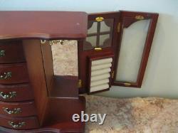 Elegant Storage and Display Case for Jewelry Items