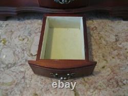 Elegant Storage and Display Case for Jewelry Items