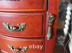 Elegant Storage and Display Case for Jewelry Items