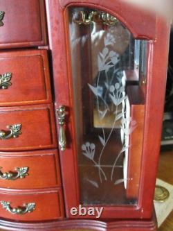 Elegant Storage and Display Case for Jewelry Items