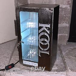 Kool Cigarette 1999 B&W Co Lighted Store Display Case Sign + 2 Keys 3 Shelves