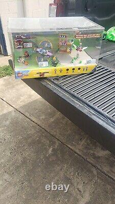 LEGO DC SUPER HERO GIRLS MODEL 6196862 RETAIL STORE LCD LIGHTED DISPLAY CASE Wh1