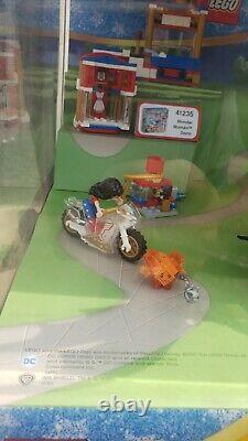 LEGO DC SUPER HERO GIRLS MODEL 6196862 RETAIL STORE LCD LIGHTED DISPLAY CASE Wh1