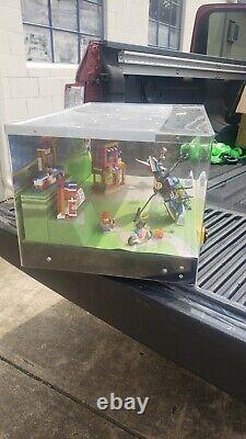 LEGO DC SUPER HERO GIRLS MODEL 6196862 RETAIL STORE LCD LIGHTED DISPLAY CASE Wh1