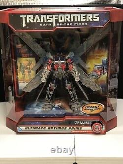 Transformers Ultimate Optimus Prime Store Display Case 24 Dotm Complete 2011