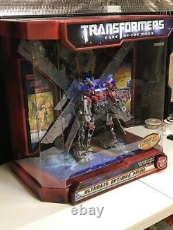 Transformers Ultimate Optimus Prime Store Display Case 24 Dotm Complete 2011