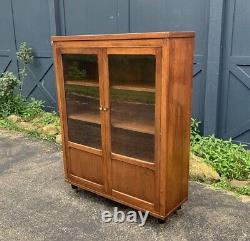 Vtg Walnut Mid Century Modern Display Case Footed Storage Cabinet Bookcase Glass