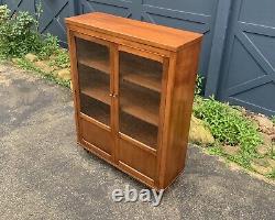 Vtg Walnut Mid Century Modern Display Case Footed Storage Cabinet Bookcase Glass