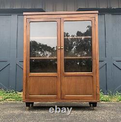 Vtg Walnut Mid Century Modern Display Case Footed Storage Cabinet Bookcase Glass