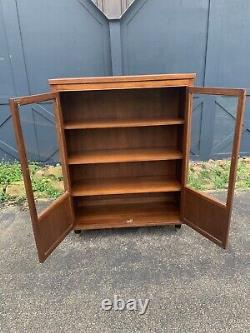 Vtg Walnut Mid Century Modern Display Case Footed Storage Cabinet Bookcase Glass